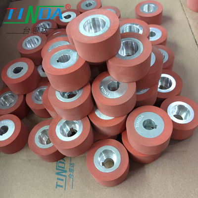 Surface lisse à haute température 350 degrés Rouleau de silicone haut bas Roue pour PFAFF 8323 Machine d'étanchéité à couture à air chaud