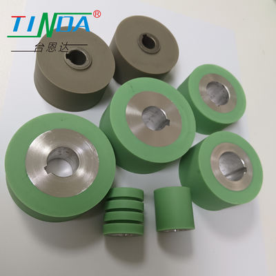 Roues d'alimentation en caoutchouc cylindrique rond résistant à la température Rouleaux de couture pour machines de fabrication de papier