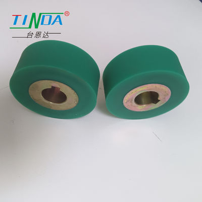 Rollers d'alimentation en caoutchouc à haute résistance au bruit avec résistance à la pression et résistance à l'usure pour machine d'étanchéité à couture à air chaud