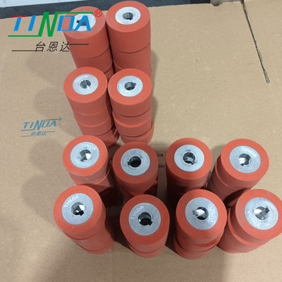 Rouleaux d'alimentation en caoutchouc résistant à la réduction du bruit et à l'usure pour les applications à haute température dans les machines de couture à couture