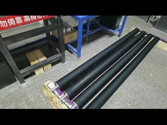 Rouleaux revêtus de caoutchouc conducteur personnalisables pour la fabrication de précision