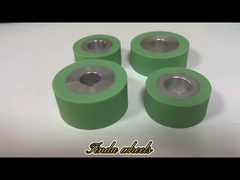 Rollers d'alimentation en caoutchouc résistant à haute pression Lisses et personnalisés pour des performances durables